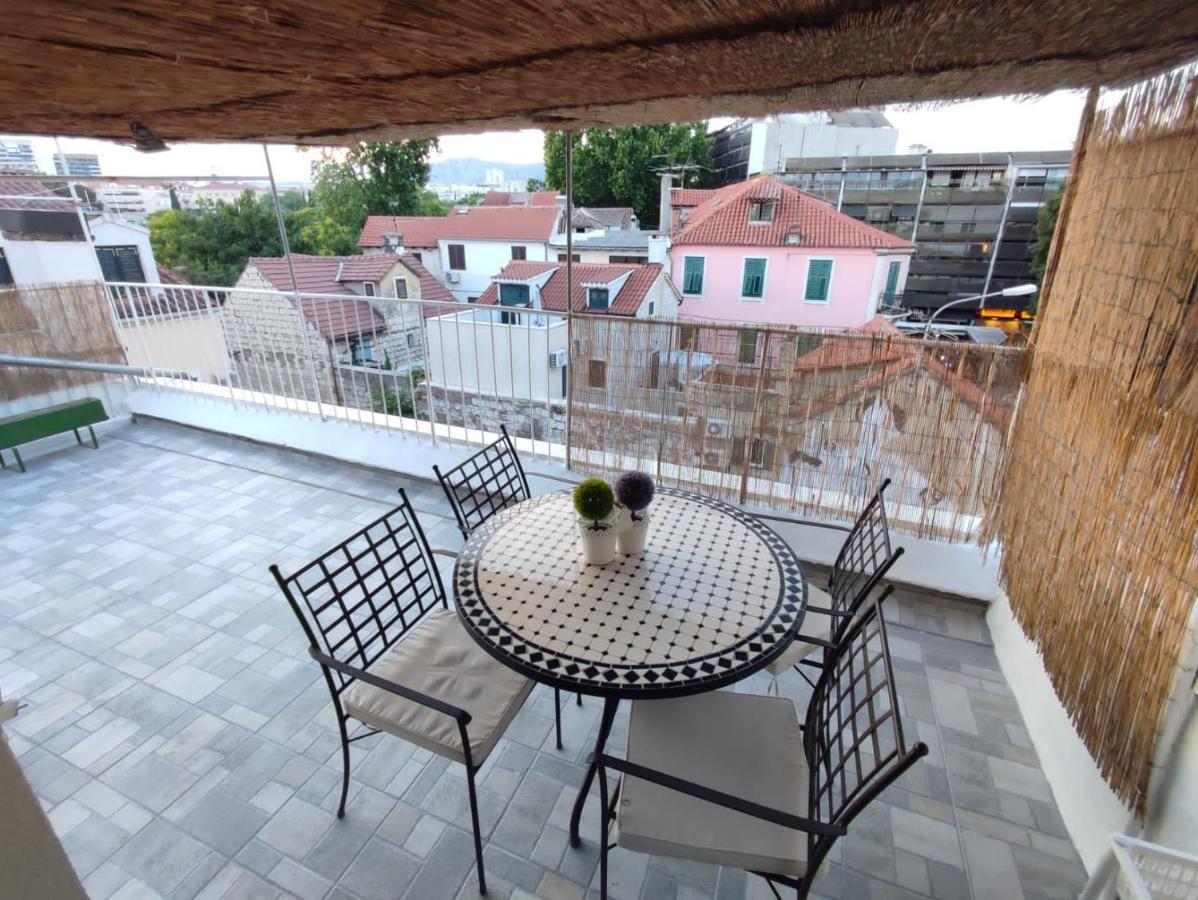 R&E Apartment สปลิท ภายนอก รูปภาพ